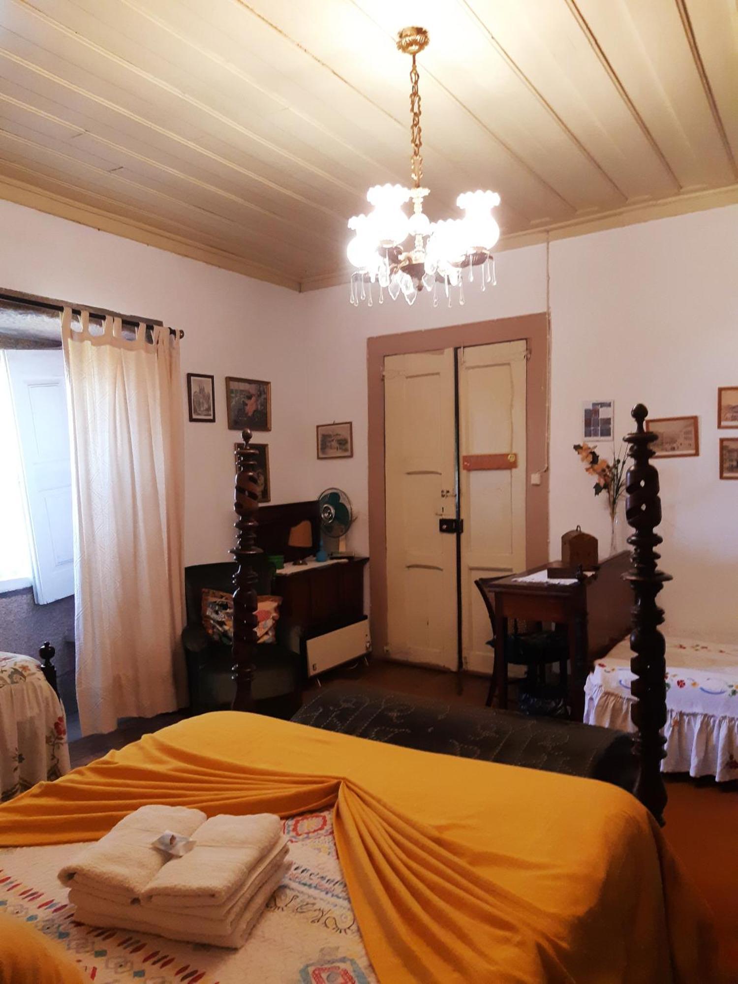 Solar Dos Carvalhos Bed & Breakfast Sernancelhe Bilik gambar